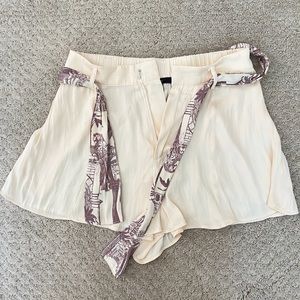 Flowy Ivory Shorts with Patterned Silk Belt